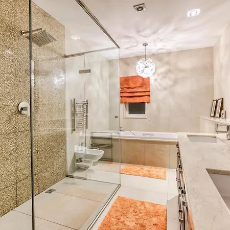 Elegant, Spacious Lux With Mesmerising Views By 360 Estates *