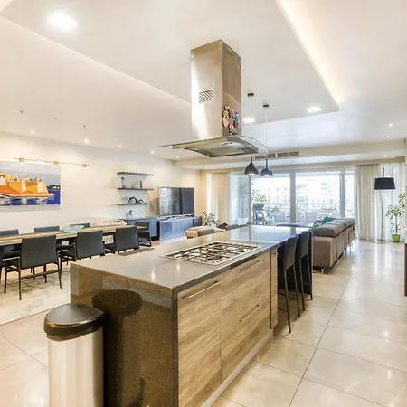 Elegant, Spacious Lux With Mesmerising Views By 360 Estates Διαμέρισμα *