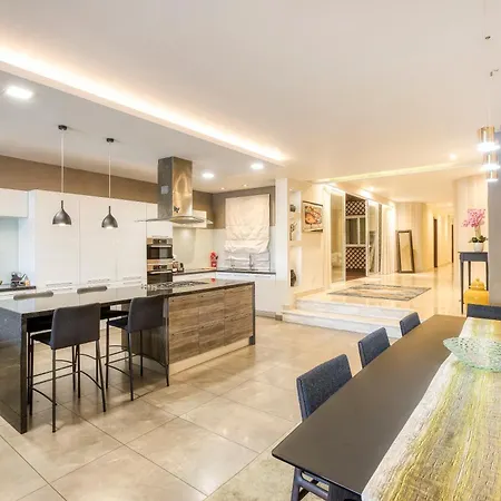 Elegant, Spacious Lux With Mesmerising Views By 360 Estates *