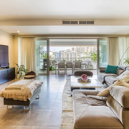 Elegant, Spacious Lux With Mesmerising Views By 360 Estates *